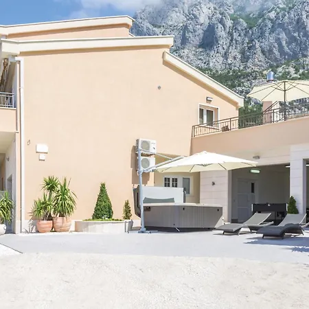 Cozy Home In Makarska *