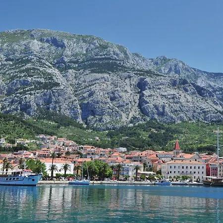 Cozy Home In Makarska