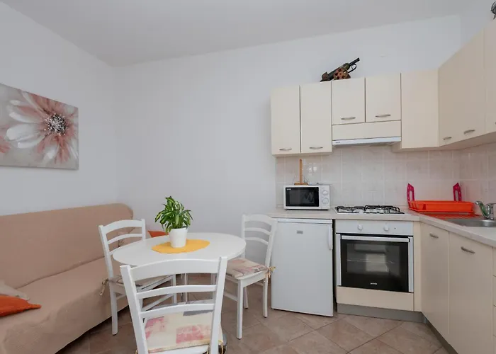 Cozy In With Kitchen Макарська