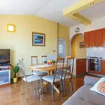 Дом отдыха Cozy In With Kitchen *