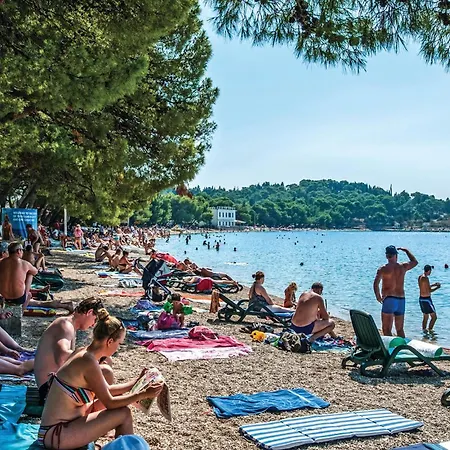 Cozy Home In Makarska With Kitchen