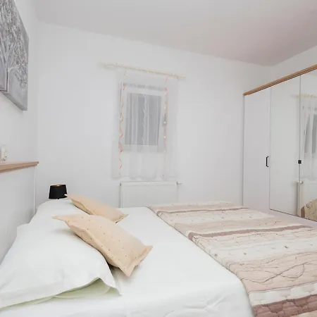 Nyaraló Cozy In With Kitchen Makarska