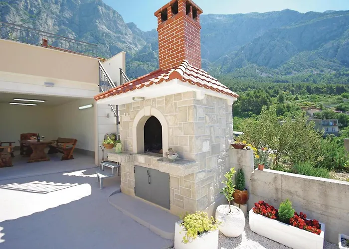 Cozy Home In Makarska With Kitchen Holiday home *