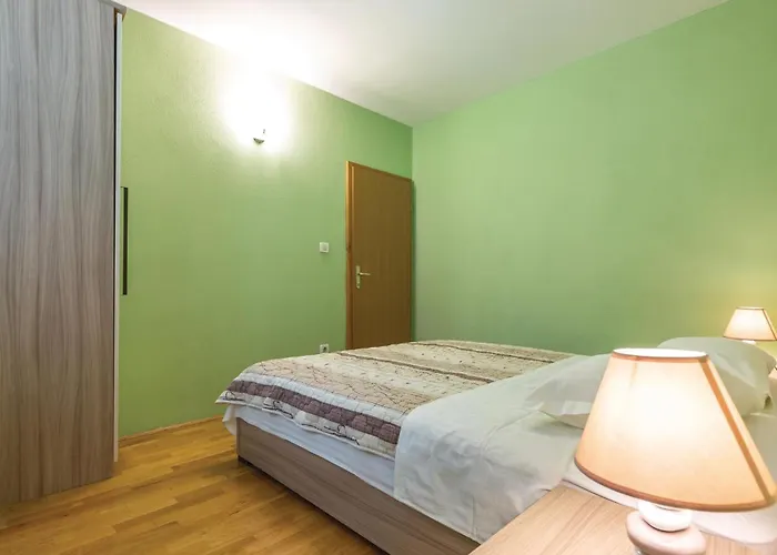 Cozy Home In Makarska With Kitchen Makarska