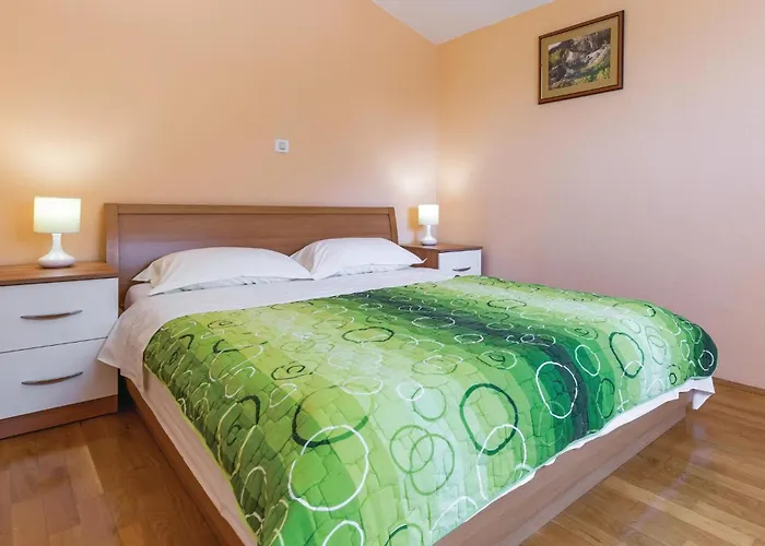 Cozy Home In Makarska With Kitchen *