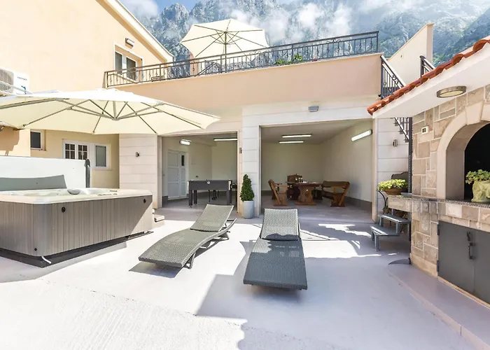 Cozy Home In Makarska With Kitchen Makarska