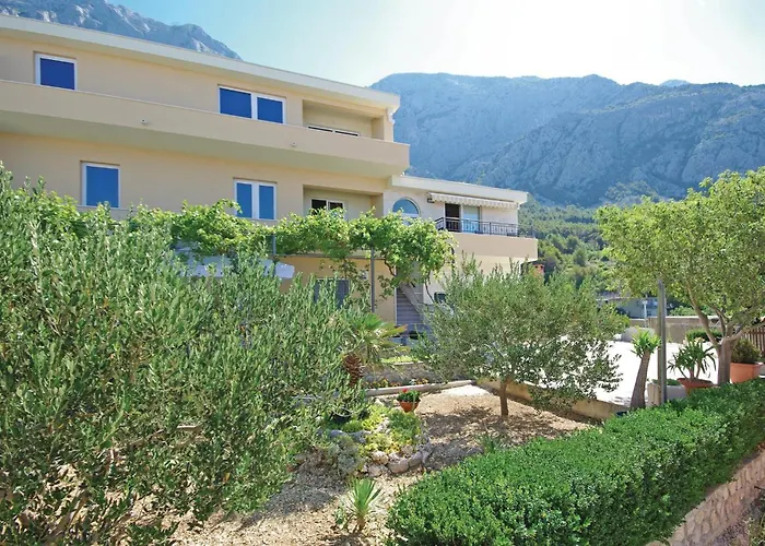 Holiday home Cozy Home In Makarska With Kitchen Makarska